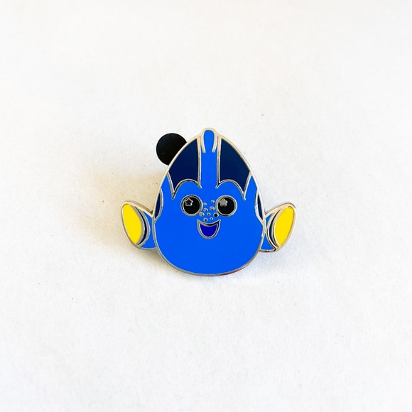 Disney Wishables Dory Pin - Picture 1 of 1